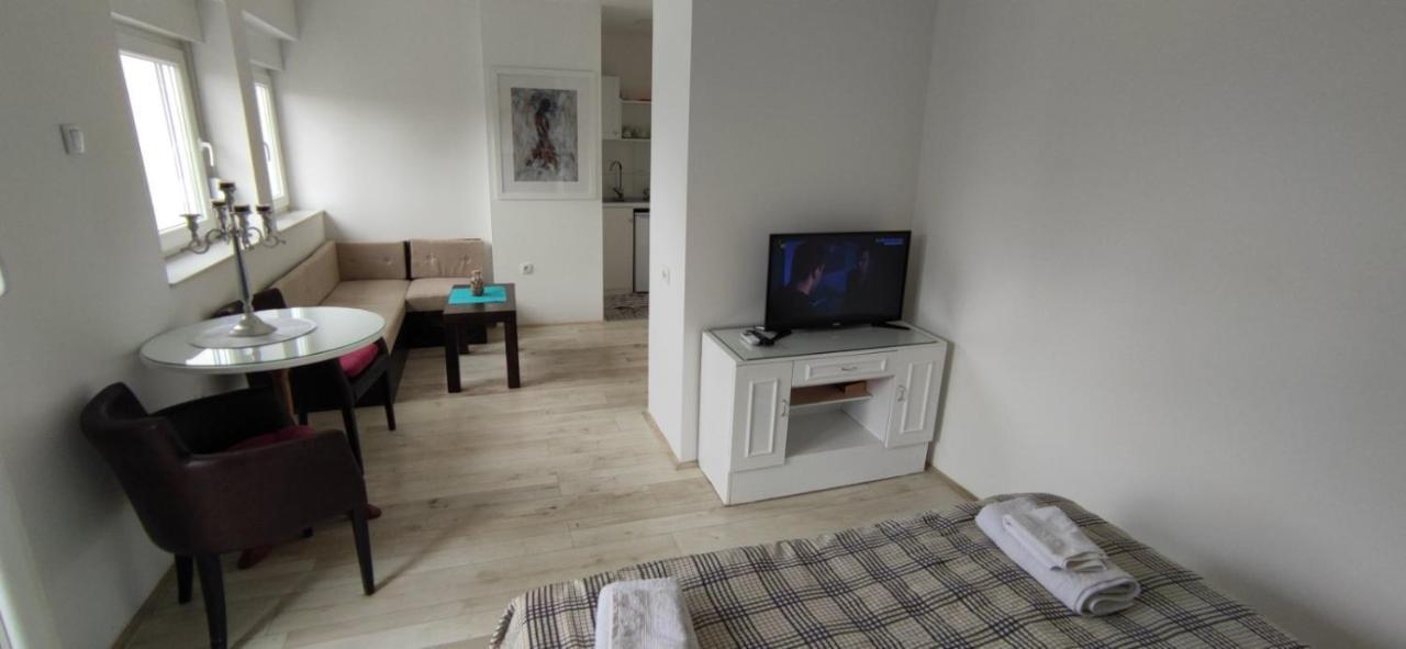 טרביניה Apartman Park מראה חיצוני תמונה